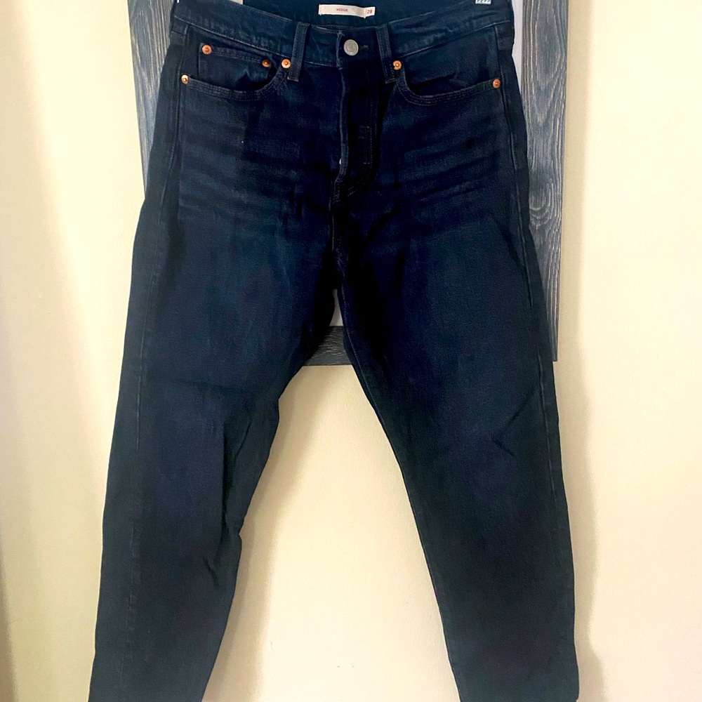 Black wedgie fit Levi’s w28